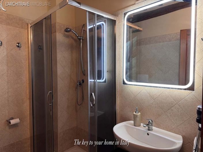 Image No.8-1 Bed House for sale