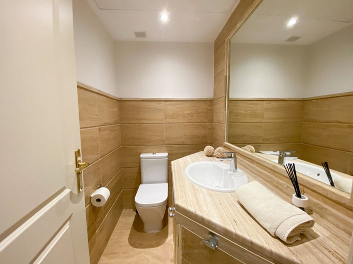 Image No.10-2 Bed Property for sale