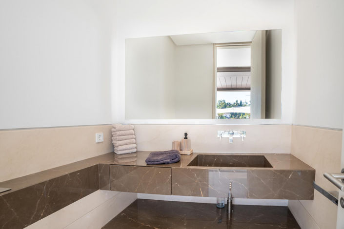 Image No.48-5 Bed Villa for sale