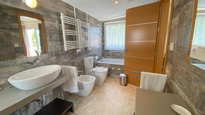 Image No.25-5 Bed Villa for sale