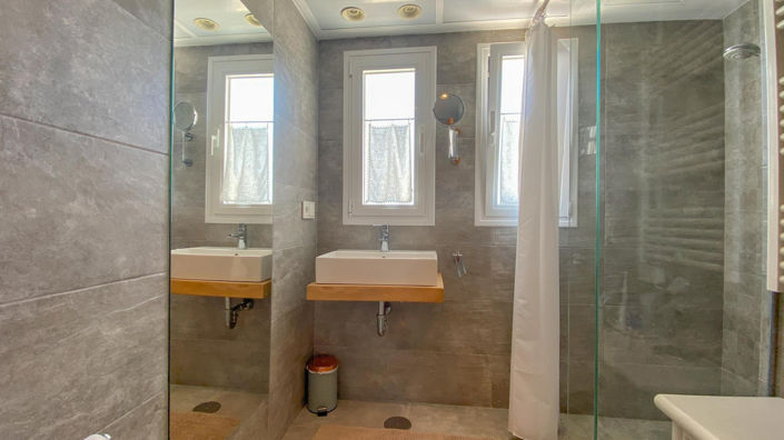 Image No.27-5 Bed Villa for sale