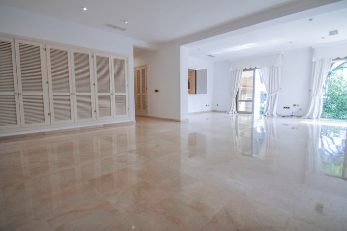 Image No.10-6 Bed Villa for sale