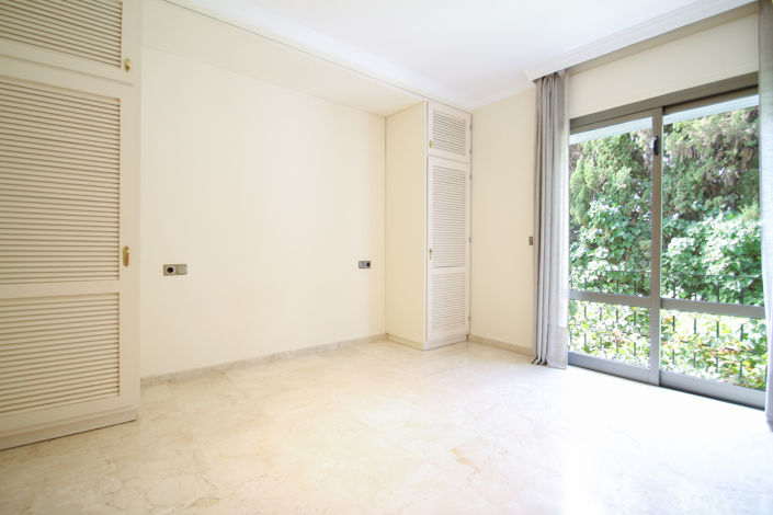 Image No.8-6 Bed Villa for sale