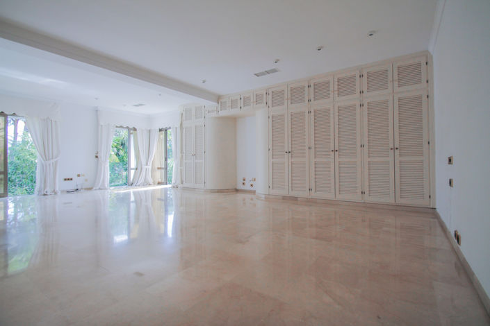 Image No.9-6 Bed Villa for sale