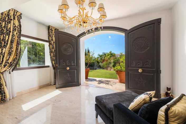 Image No.12-7 Bed Villa for sale