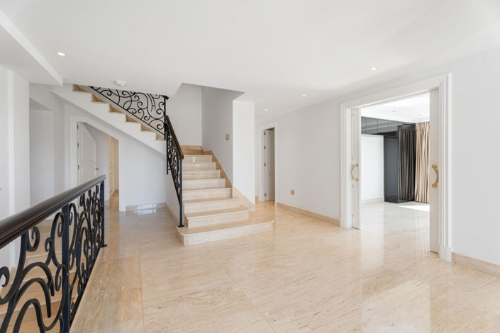 Image No.13-7 Bed Villa for sale