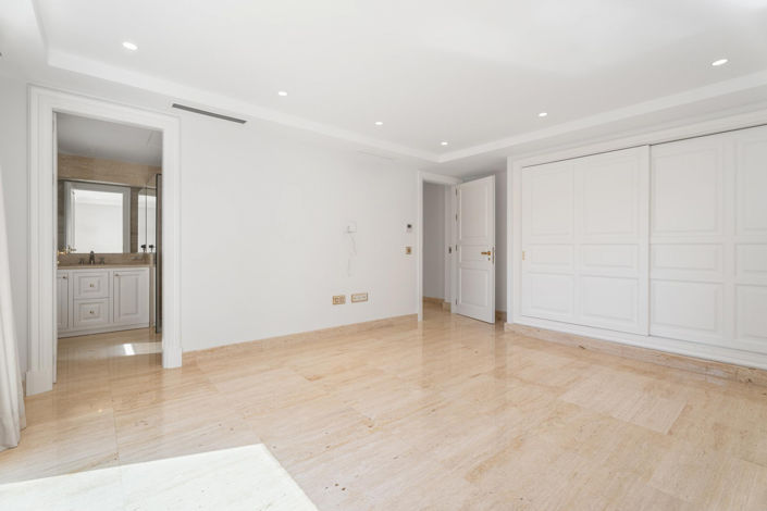 Image No.26-7 Bed Villa for sale