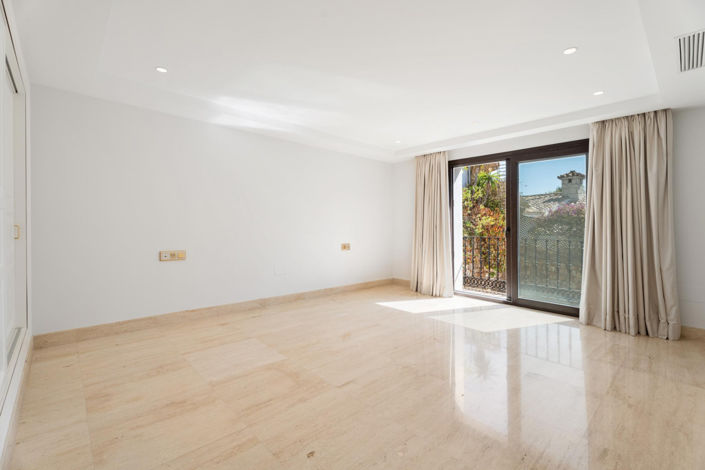Image No.47-7 Bed Villa for sale