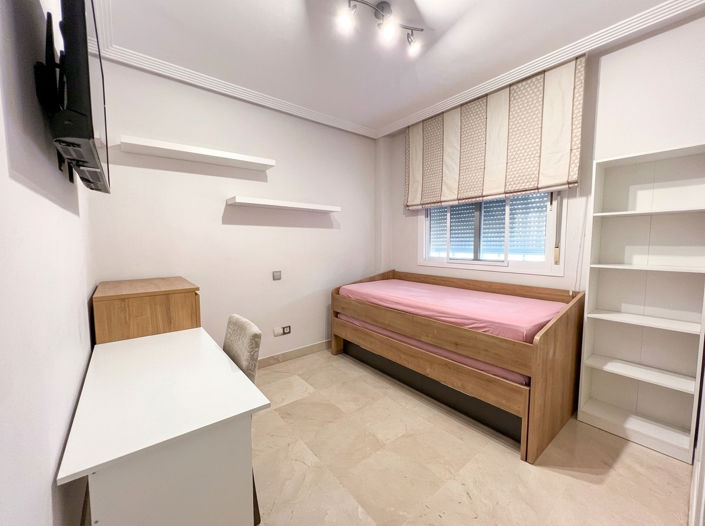 Image No.10-2 Bed Property for sale