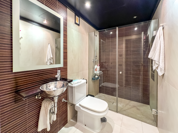 Image No.12-2 Bed Property for sale