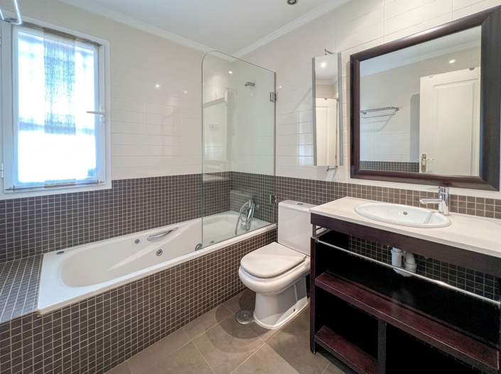 Image No.14-2 Bed Property for sale