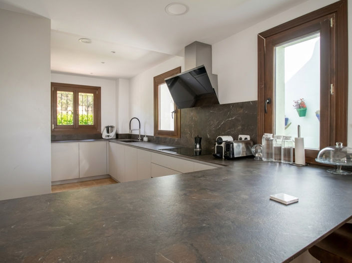 Image No.10-3 Bed House for sale