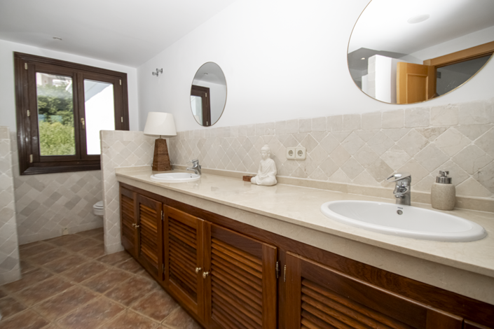 Image No.19-3 Bed House for sale