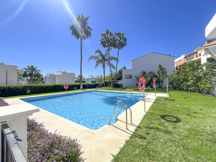 Image No.2-Maison de 4 chambres à vendre à Estepona