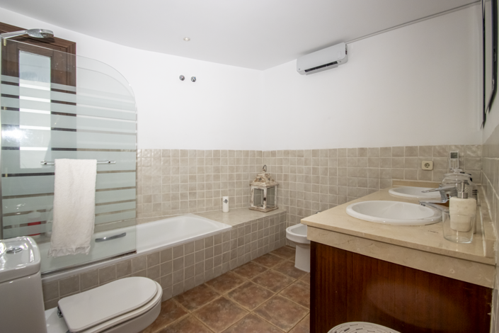 Image No.24-3 Bed House for sale