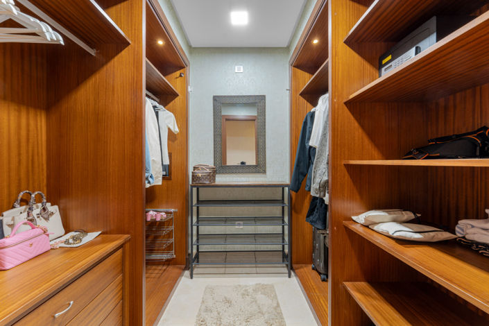 Image No.20-4 Bed Apartment for sale