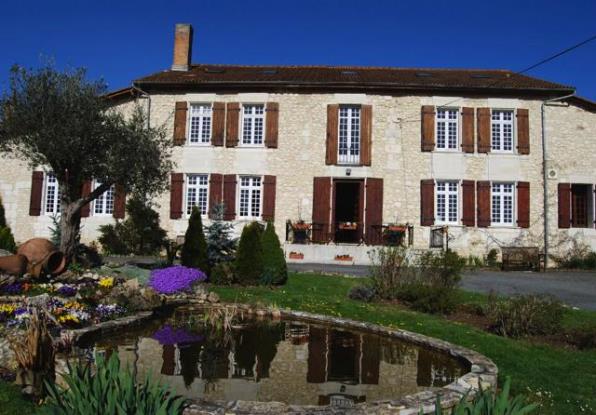 Image No.2-Propriété de pays de 21 chambres à vendre à Montguyon