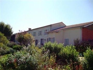 Maison de 7 chambres à vendre à Montguyon