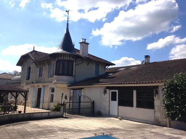 Image No.17-Châteaux de 11 chambres à vendre à Montguyon