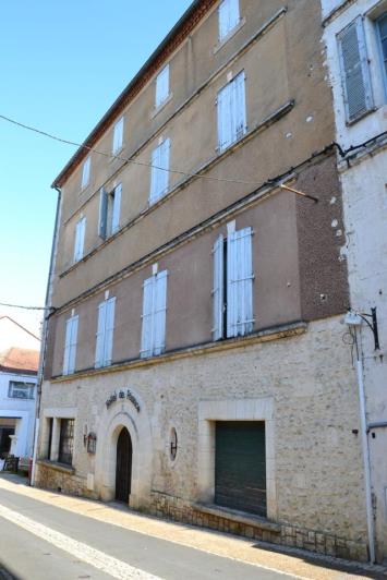 Image No.1-Commercial de 13 chambres à vendre à Ribérac