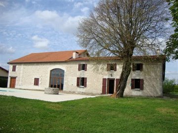 3 Bed Country House for sale