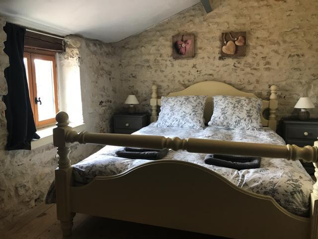 Image No.7-9 Bed Gite for sale