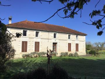 Propriété de pays de 9 chambres à vendre à Chevanceaux