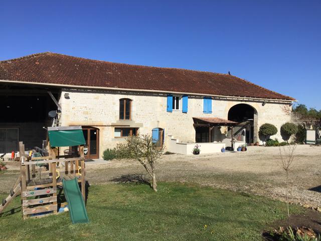 Image No.3-Propriété de pays de 9 chambres à vendre à Chevanceaux