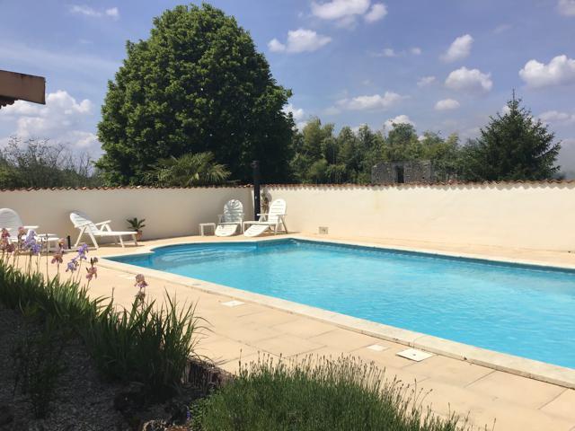 Image No.2-Propriété de pays de 9 chambres à vendre à Chevanceaux