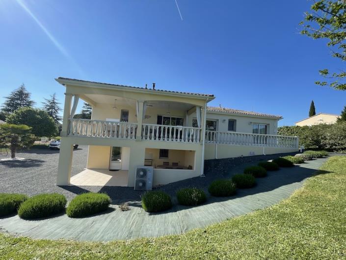 Image No.1-Villa / Détaché de 5 chambres à vendre à Ronsenac