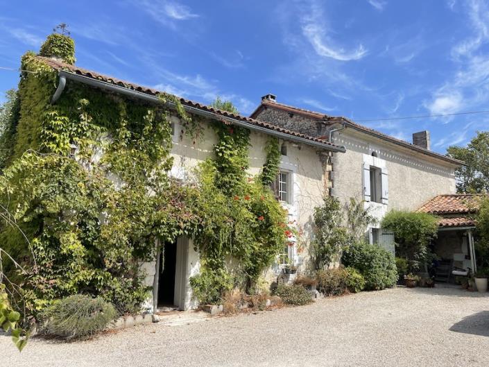 Image No.1-Propriété de pays de 10 chambres à vendre à Verteillac