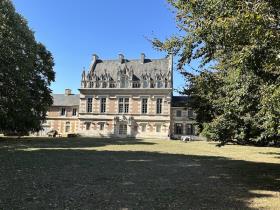Image No.0-Châteaux de 11 chambres à vendre à Saintes