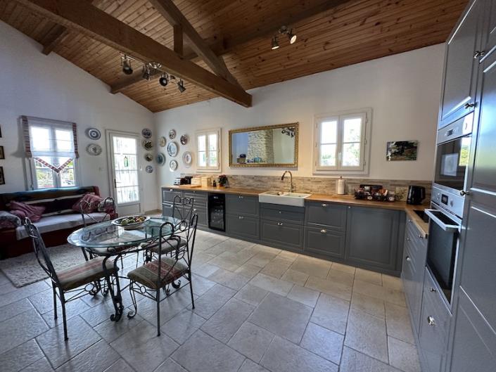 Image No.9-5 Bed House for sale