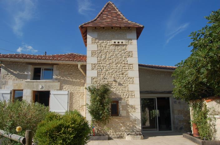 Image No.1-Maison de campagne de 3 chambres à vendre à Vendoire