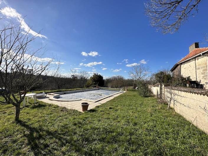 3 Bedrooms country house for sale in La RocheChalais Detached £