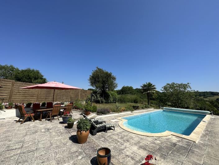 Image No.4-Maison de campagne de 5 chambres à vendre à Chalais