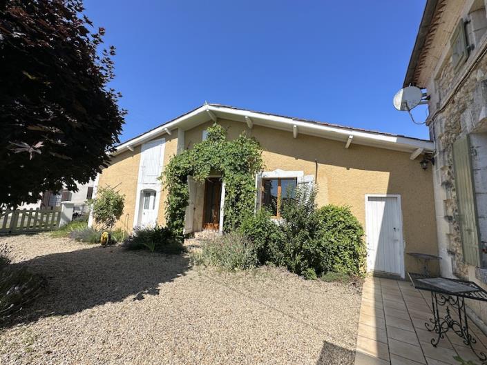 Image No.5-Maison de campagne de 5 chambres à vendre à Chalais