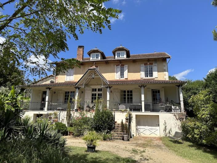 Image No.1-6 Bed House for sale