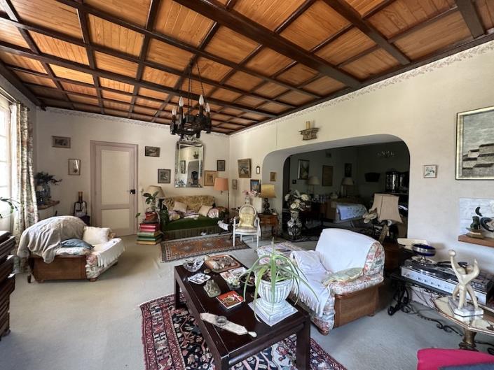 Image No.6-6 Bed Chateaux for sale