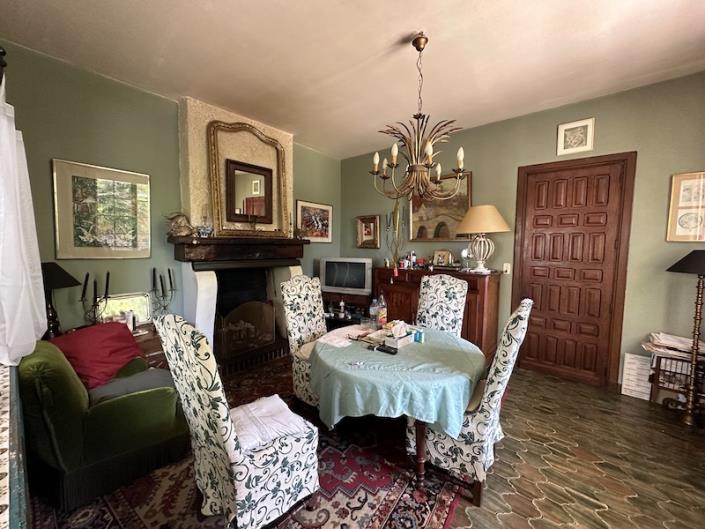 Image No.12-6 Bed Chateaux for sale