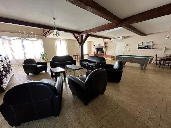 Image No.4-16 Bed Farmhouse for sale