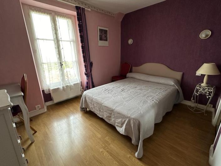 Image No.11-18 Bed Commercial for sale