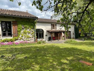 1 - Salles-Lavalette, Country House