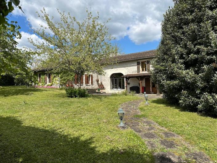 Image No.5-Maison de campagne de 5 chambres à vendre à Salles-Lavalette