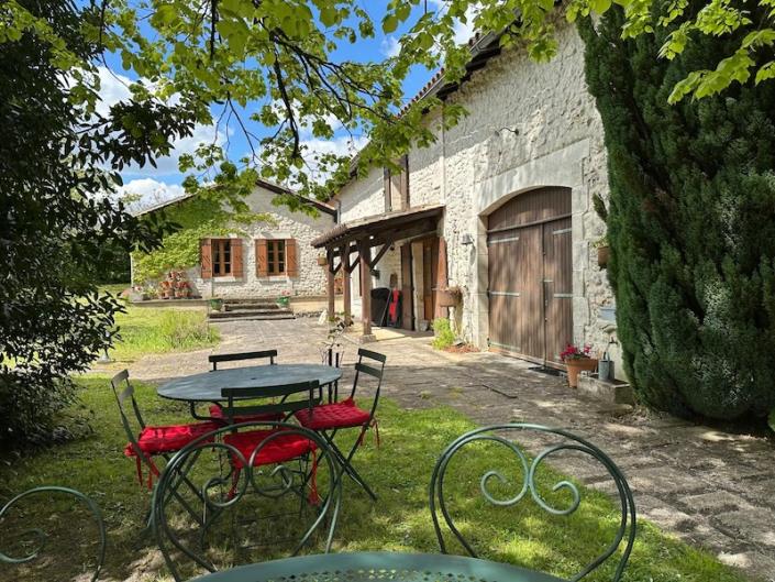 Image No.11-Maison de campagne de 5 chambres à vendre à Salles-Lavalette