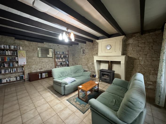 Image No.2-Ferme de 2 chambres à vendre à Montguyon