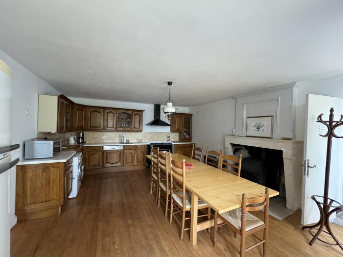 Image No.5-Maison de campagne de 15 chambres à vendre à Brie-sous-Mortagne