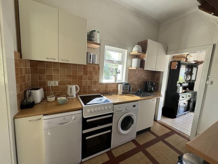 Image No.7-6 Bed House for sale