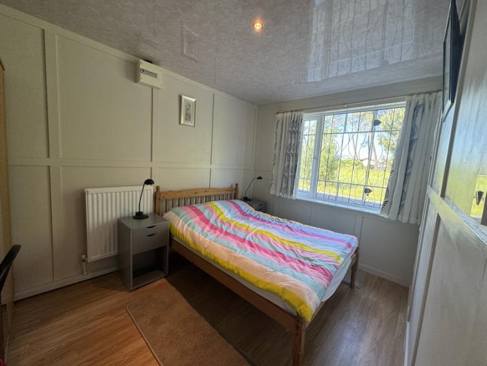 Image No.9-6 Bed House for sale