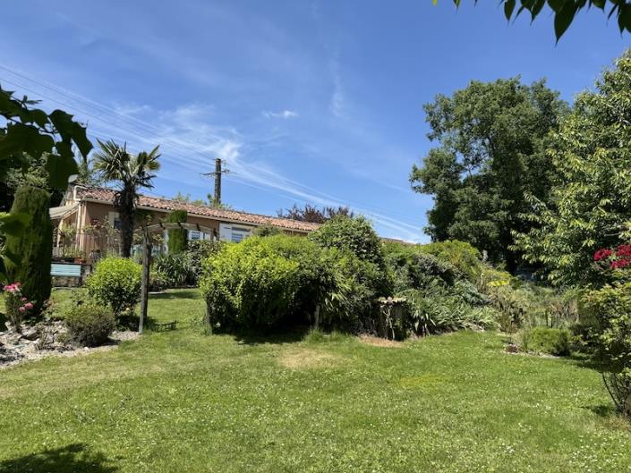 Image No.1-Bungalow de 2 chambres à vendre à Chalais